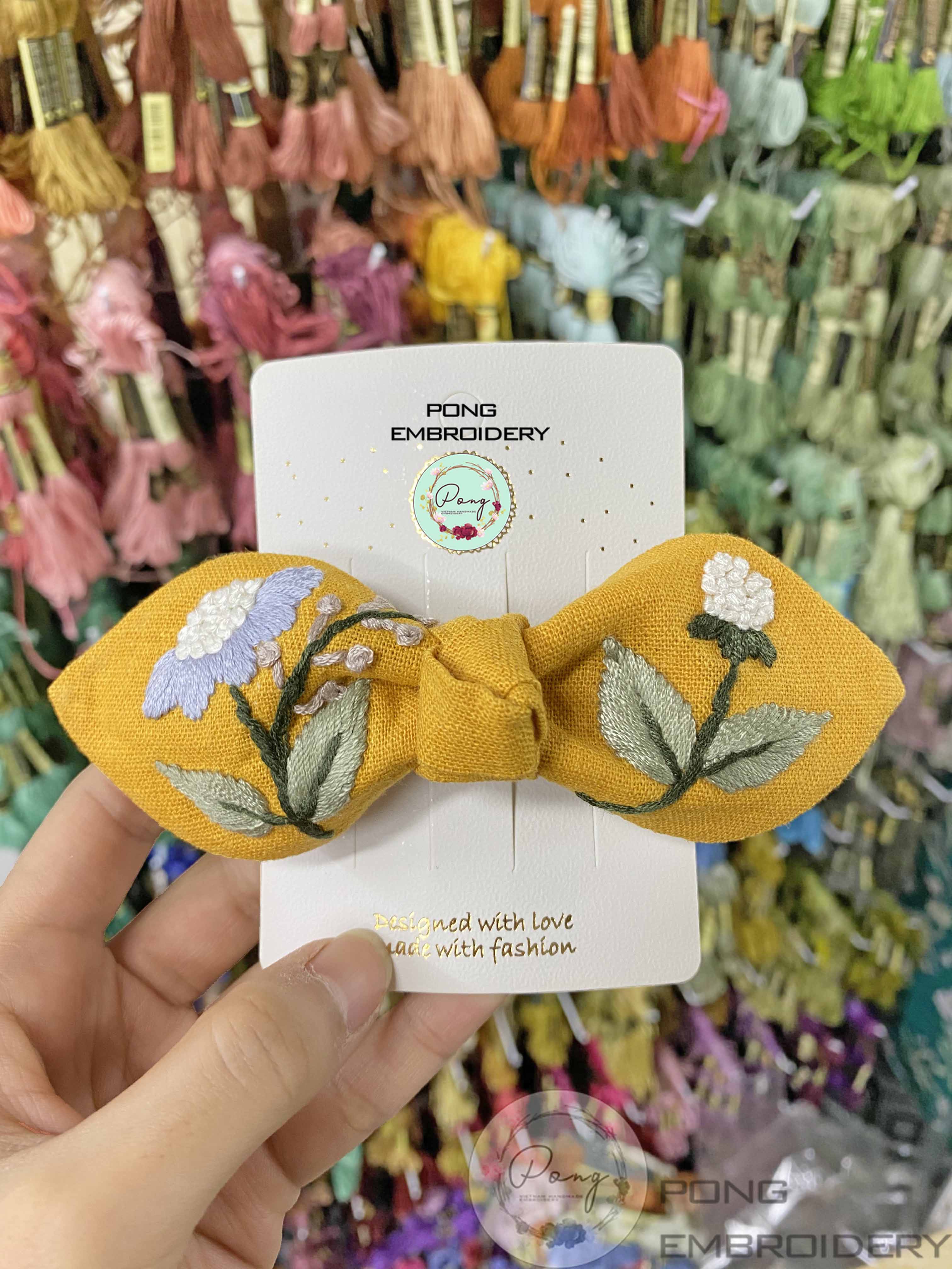 Nơ kẹp tóc nữ Thêu tay họa tiết Màu vàng - Tiệm Thêu Pong
