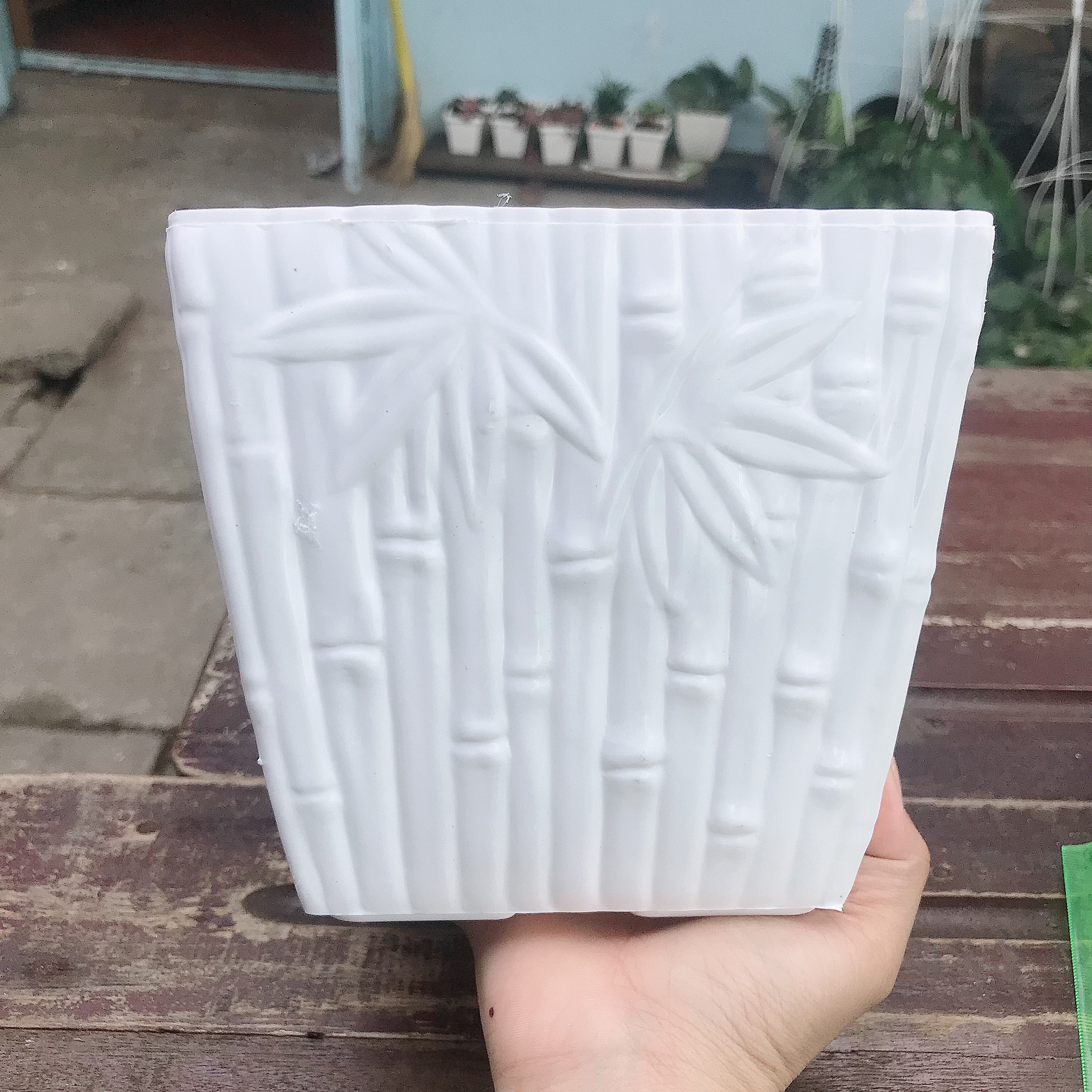 caykiengsadec - Chậu nhựa trắng hình cây trúc kích thước miệng chậu 16cm x 16cm, cao 13cm - hoa kiểng lá - trang trí nội thất