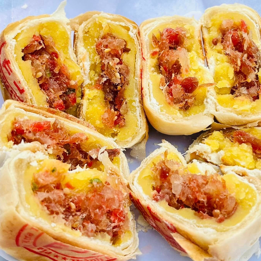 Bánh pía gói giấy nhân thịt lạp Thành Hương 350GR 4 cái