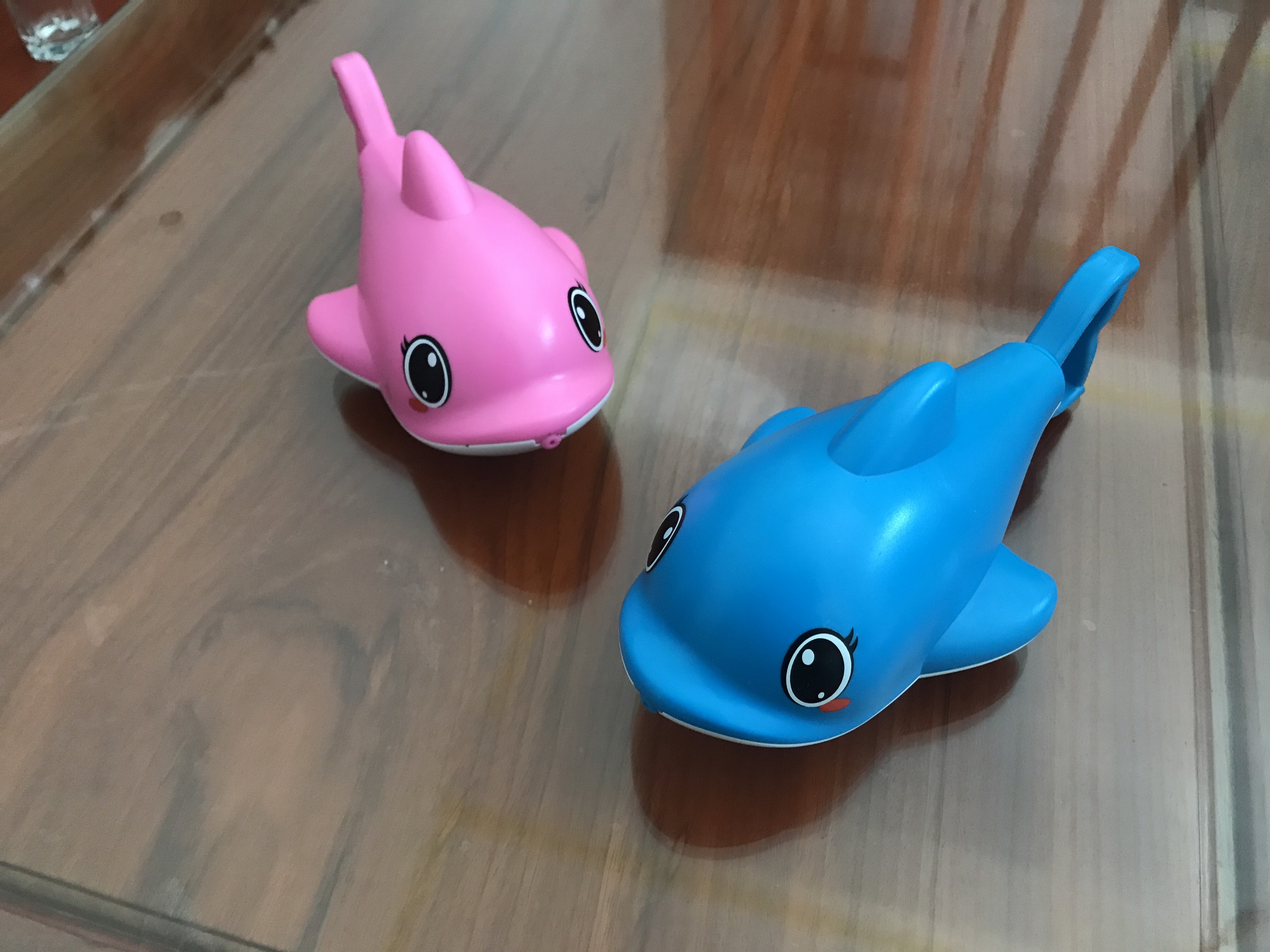 [ cá mập, cá sấu, con heo ]Đồ chơi phun nước cho bé tắm hình con vật độc đáo