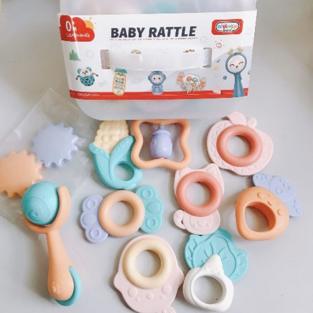 Hộp đồ chơi - xúc xắc và gặm nướu chất liệu an toàn và siêu tiện dụng baby rattle hộp 10 món xịn xò cho bé