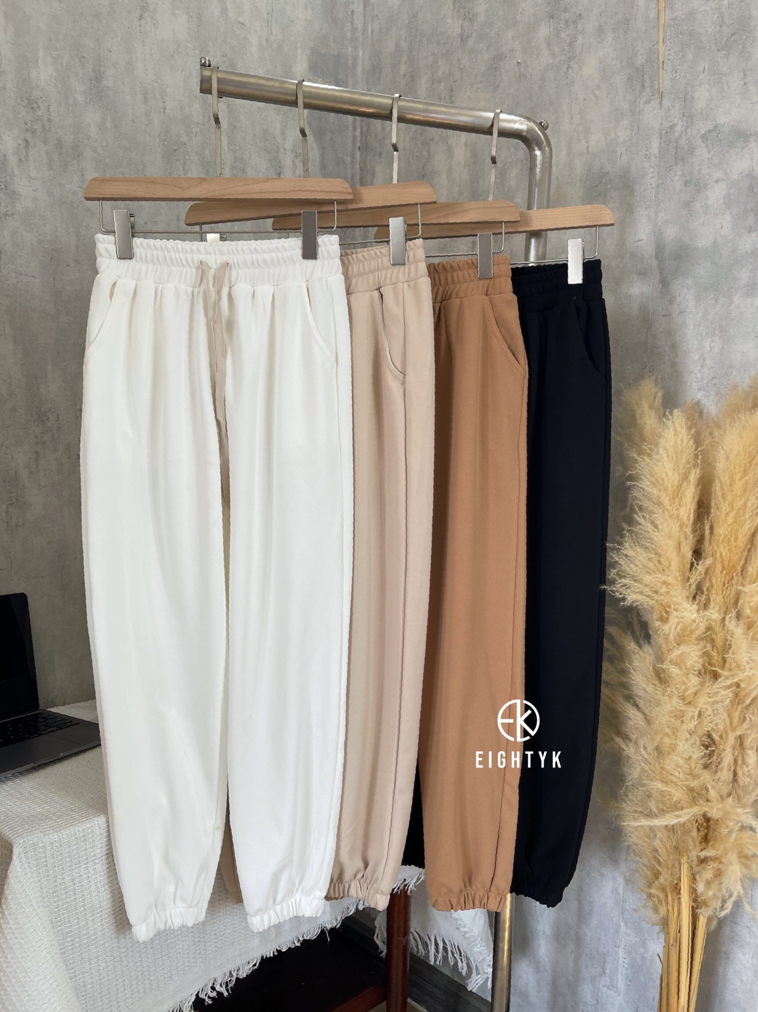 Eightyk quần dài jogger trơn basic