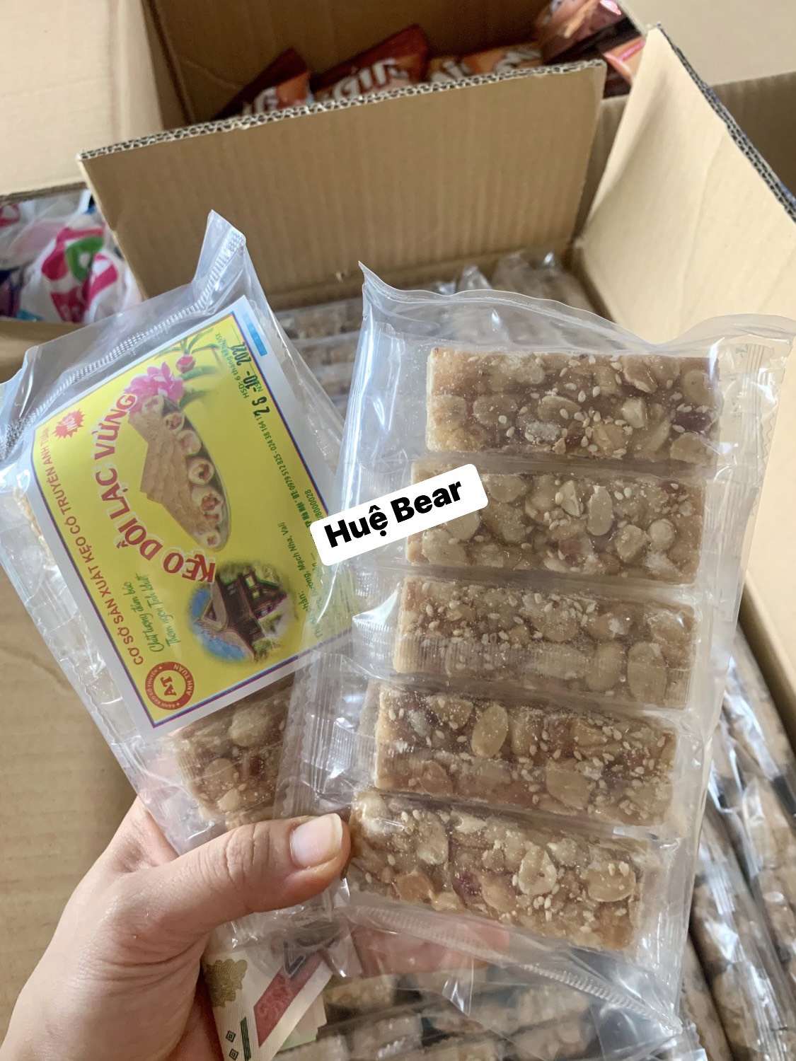 1Bịch kẹo lạc thơm ngon