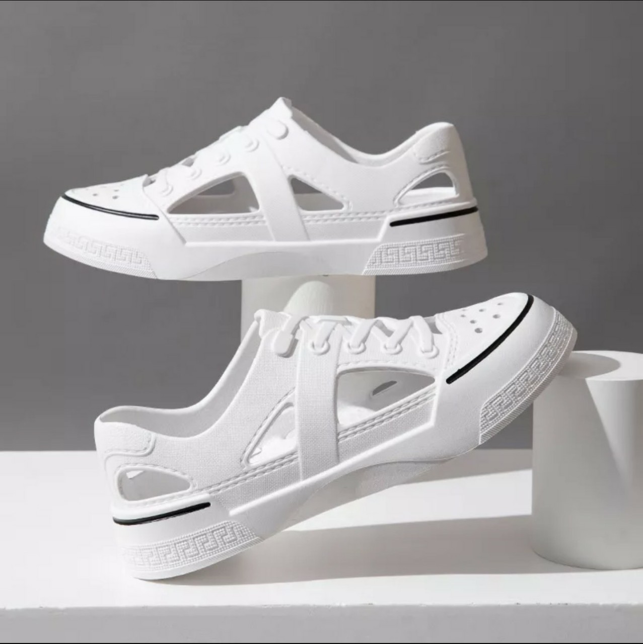 Bata Molded Shoes with Holes Are Waterproof and Comfortable to Wear (Available in Men's and Women's Sizes)