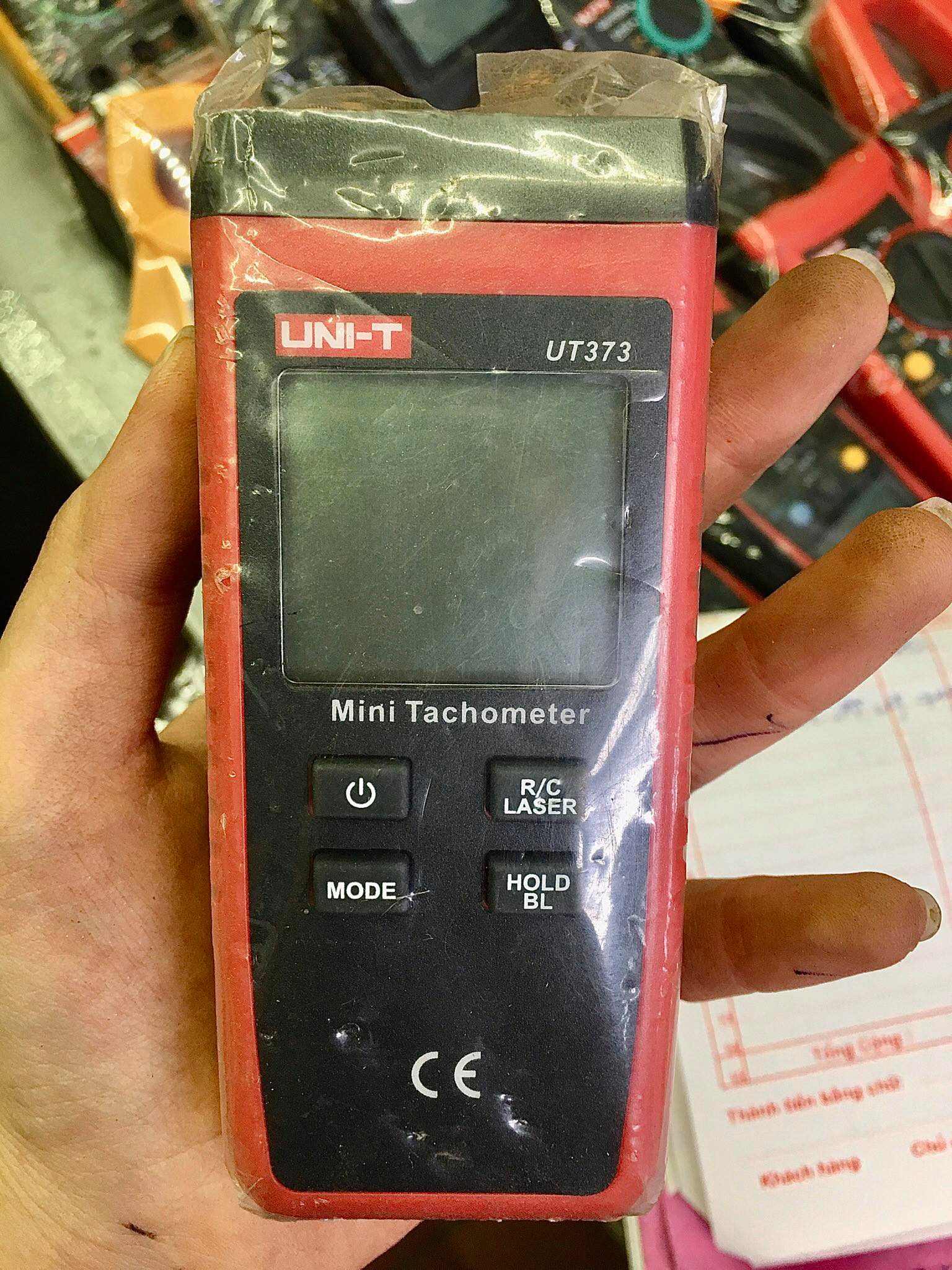 Máy đo tốc độ vòng quay ut373