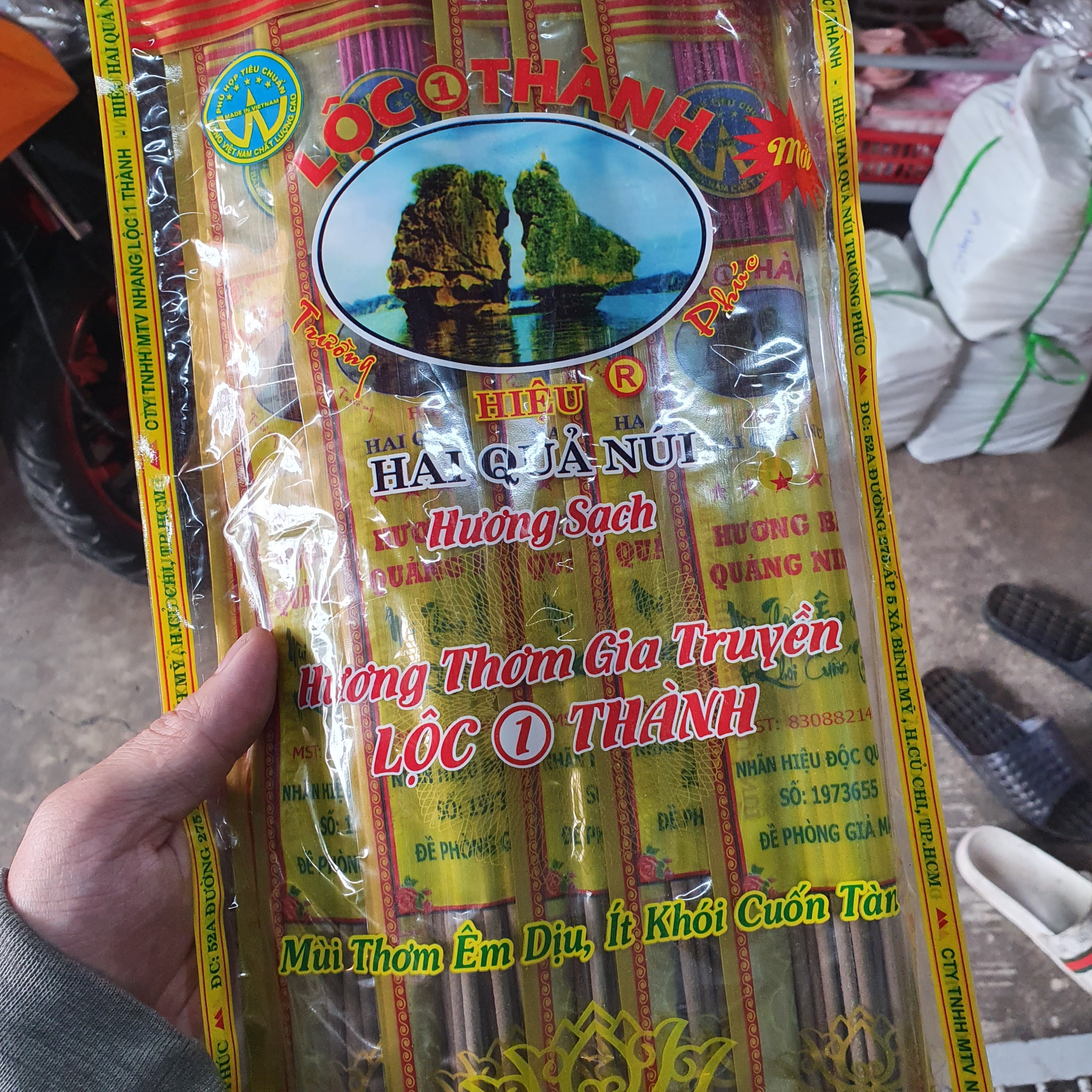 Gói 10 tép/bịch Nhang Cuốn Tàn Lộc Thành Hai Quả Núi Ít Khói Hương Thảo Mộc loại xịn thơm mùi gỗ | nhang bắc cuốn tàn | nhang vòng | nhang trầm cuộn tàn | nhang sạch