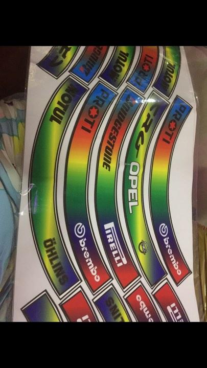 Tem dán vành hai bánh xe