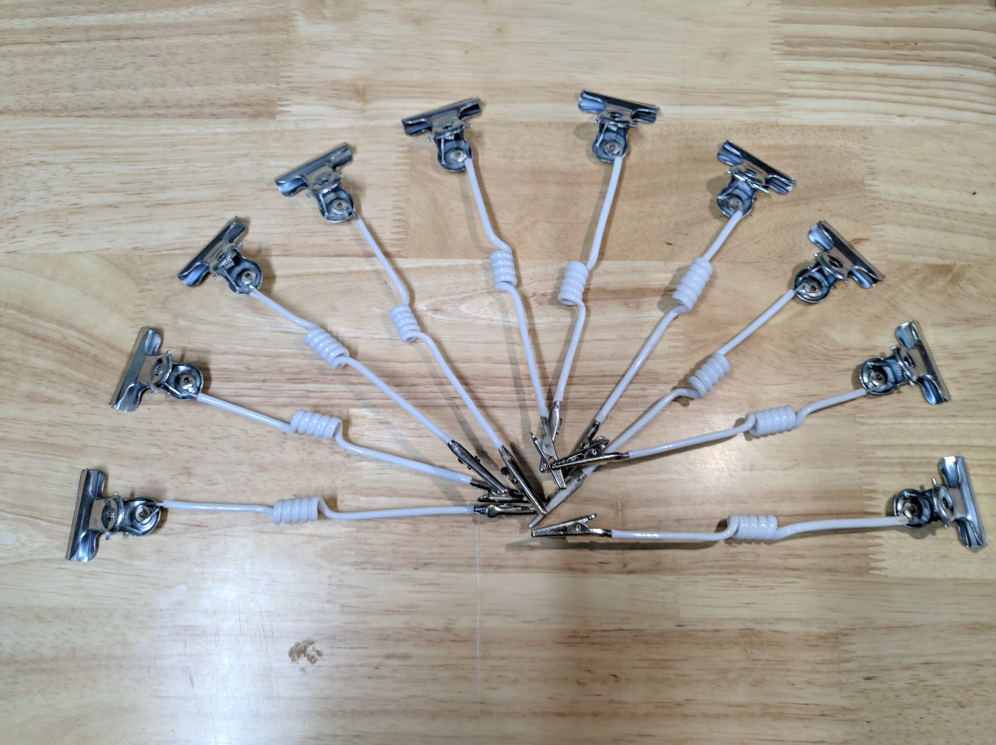 Kẹp sắt lò xo quảng cáo