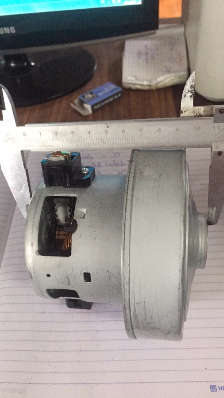 củ bụi ( roto máy hút bụi)