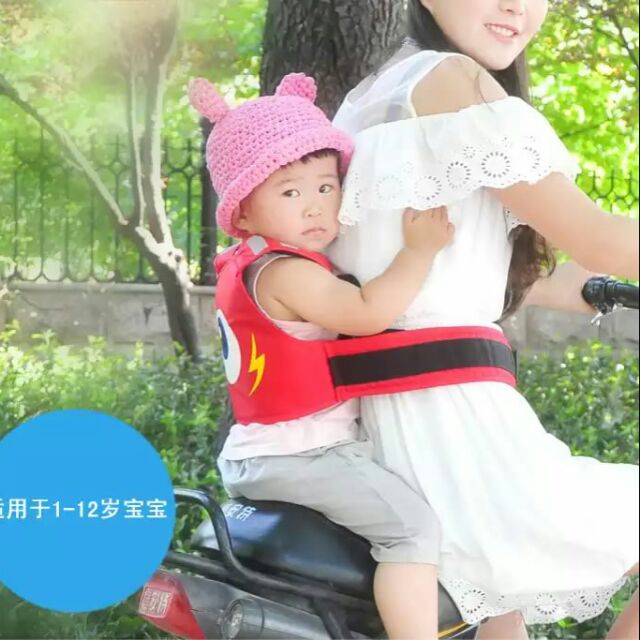 Đai giữ bé khi đi xe máy