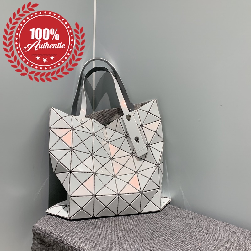 Issey Miyake BAO BAO with Anti-fake mark Reflective color 6✖️6 single shoulder tote bag 100%Original