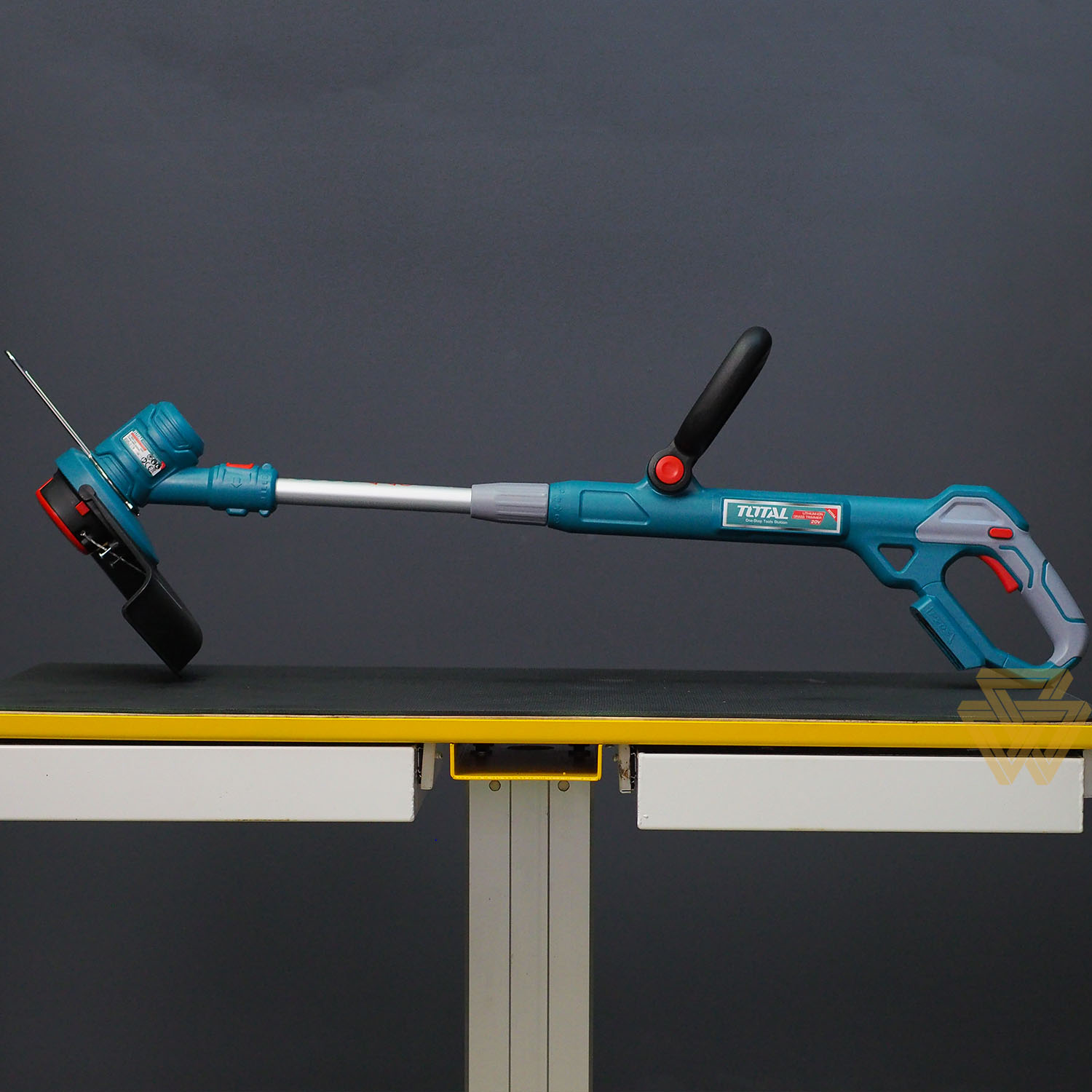 Máy cắt tỉa cây cỏ pin 20v total tgtli2001