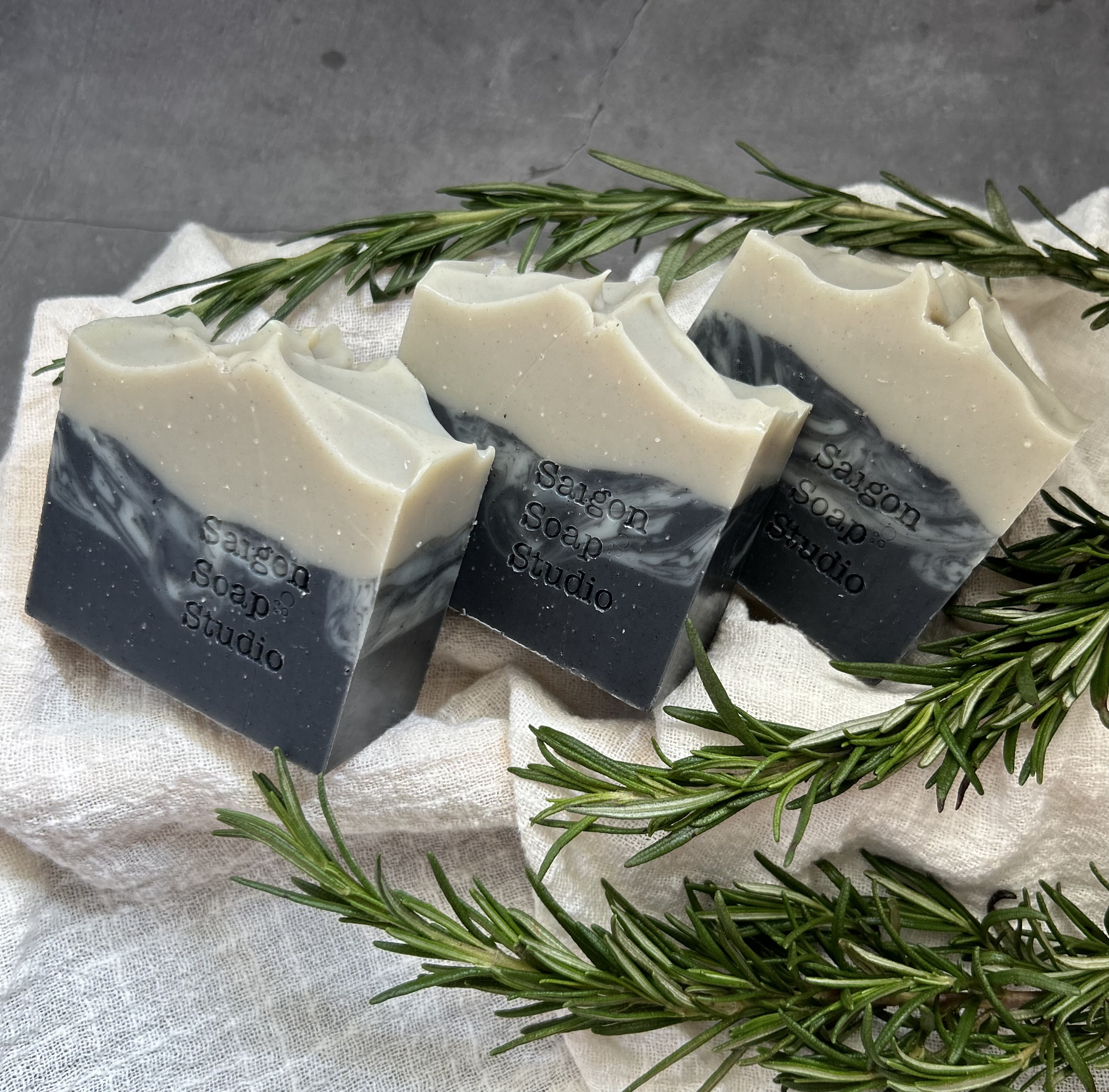 Xà phòng nghệ thuật DETOX hương tràm trà và hương thảo , xà bông handmade 100% thiên nhiên với dầu dừa & dầu hướng dương ORGANIC