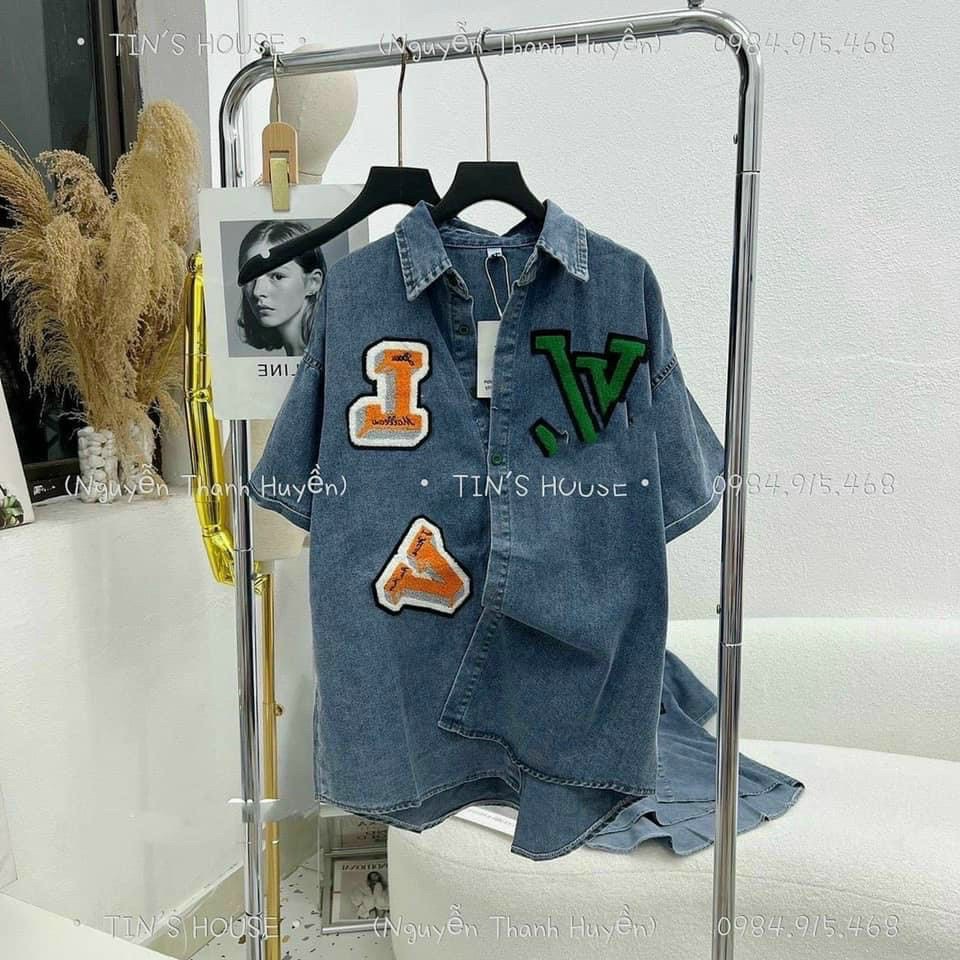 Áo sơ mi jeans nữ phom rộng thêu chữ dệt len cực teen