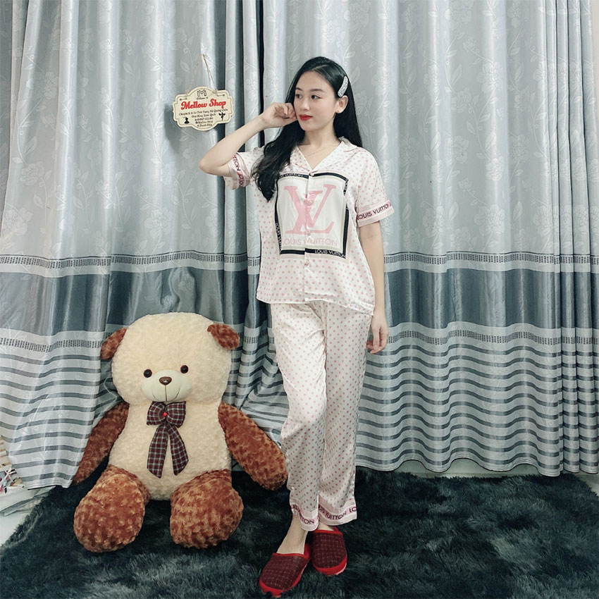 [Freeship+Quà 35k]Đồ bộ ngủ nữ pijama Mellowshop dài tay chất liệu lụa latin cao cấp mềm min, không bai xù, họa tiết chấm bi LV có 2 màu chấm bi xanh và hồng, tặng kèm khăn lụa cao cáp khi mua hóa đơn từ 500k