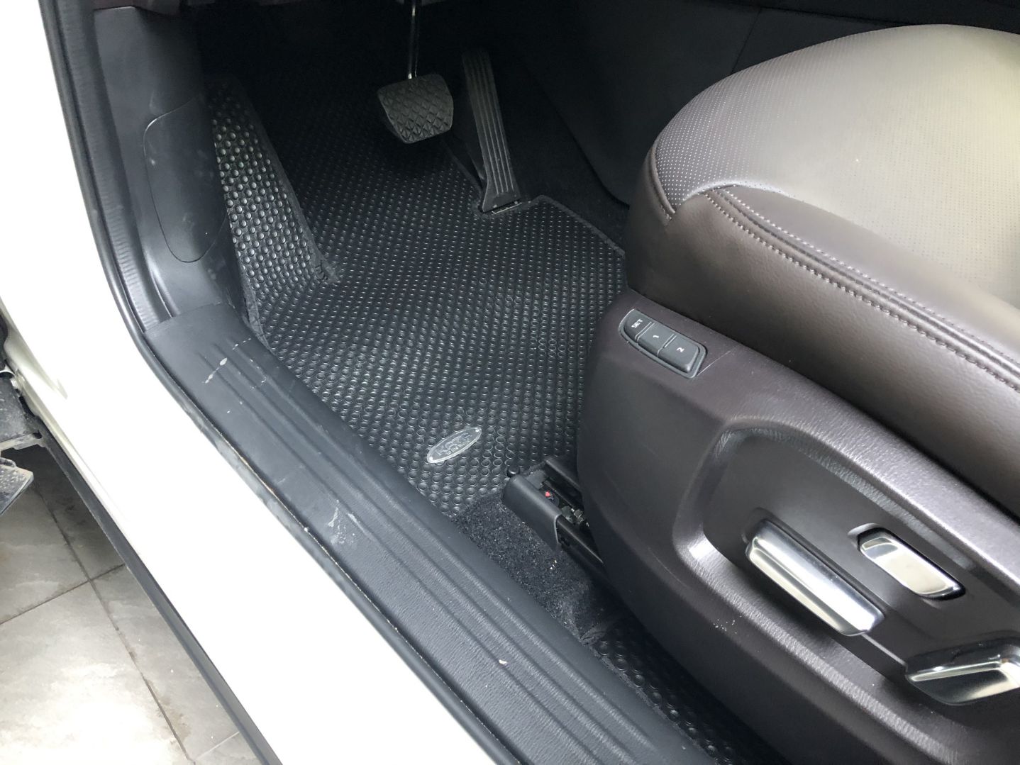 Lót sàn cao su Kata dành cho xe Mazda CX8, CX-8 - Tặng kèm 1 bảng số điện thoại và 1 đôi gương cầu lồi