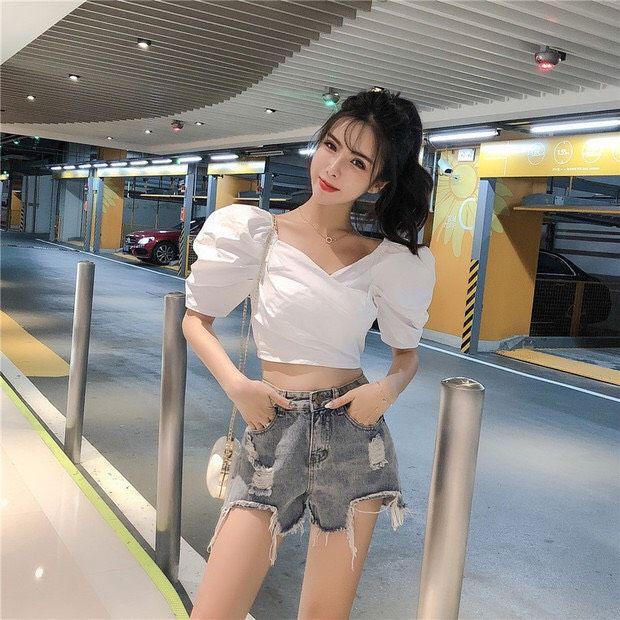 11242B1 Áo kiểu nữ croptop tay phồng ngắn, đăp chéo ngực, vải kate siêu đẹp