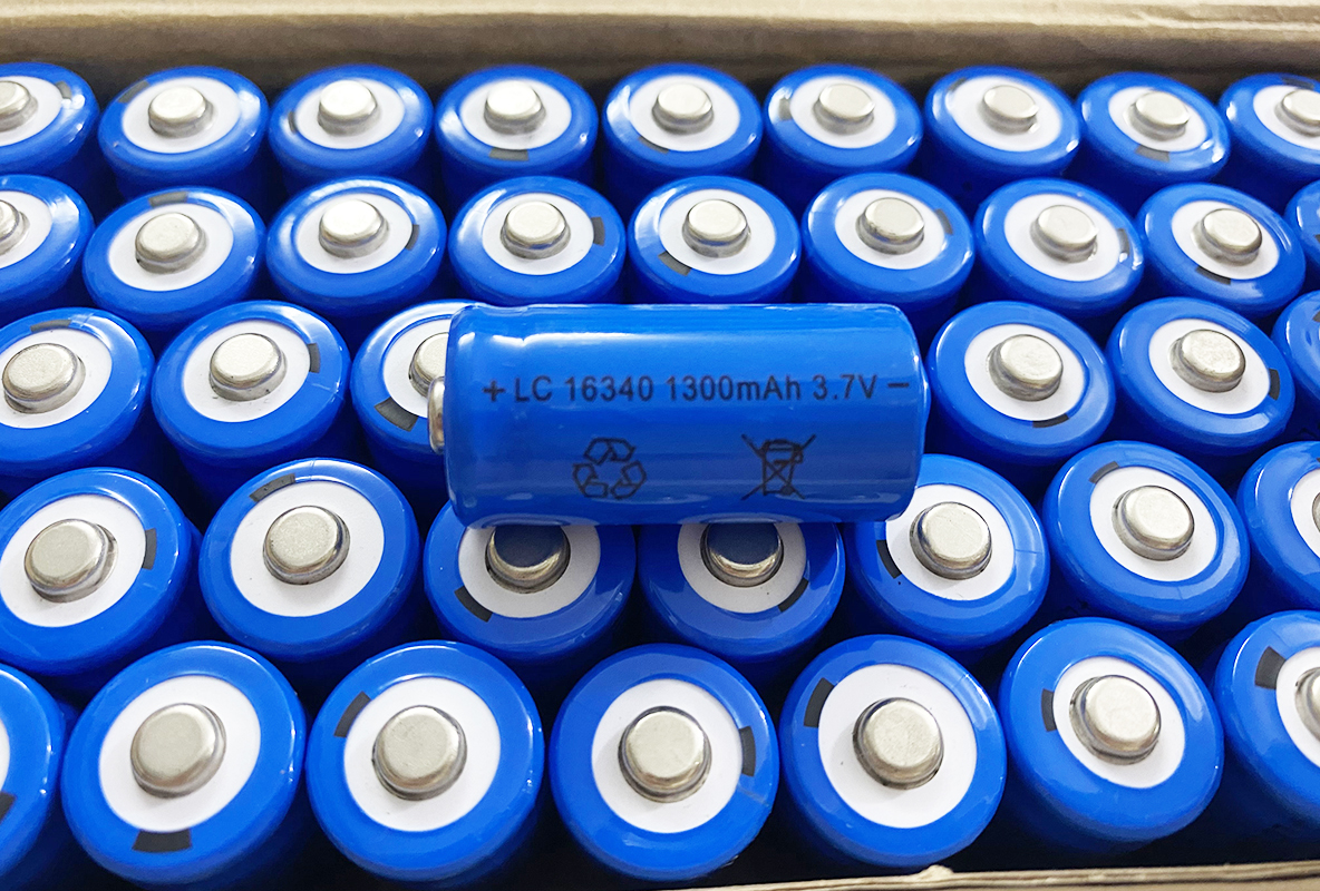 Pin Sạc 16340 dùng cho đèn laze 803, cell pin LC 16340 - 1300mAh, 3.7v mới 100%, sạc nhiều lần