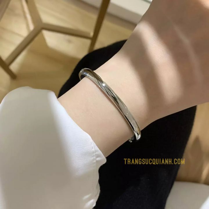 Vòng tay titan trơn không đen gỉ