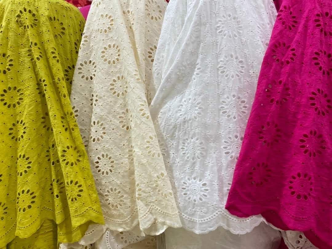 Vải thô thêu đục lỗ có chân thêu hai biên