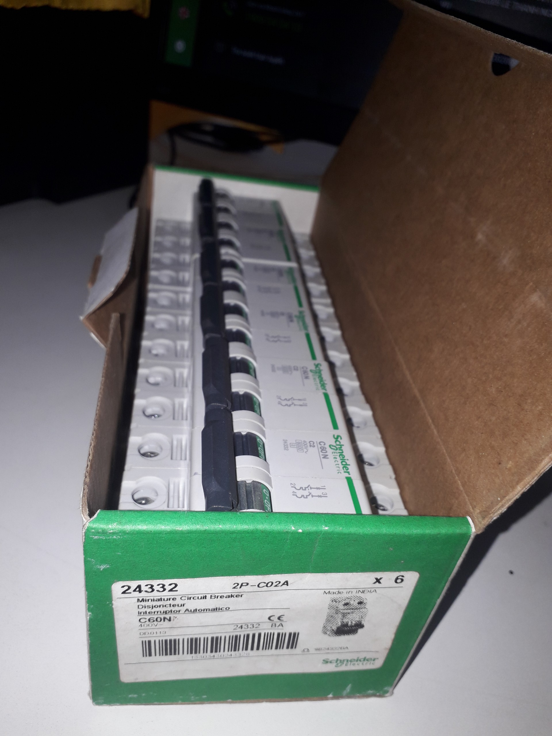 Cầu dao điện 2p 2a schneider mcb 24332