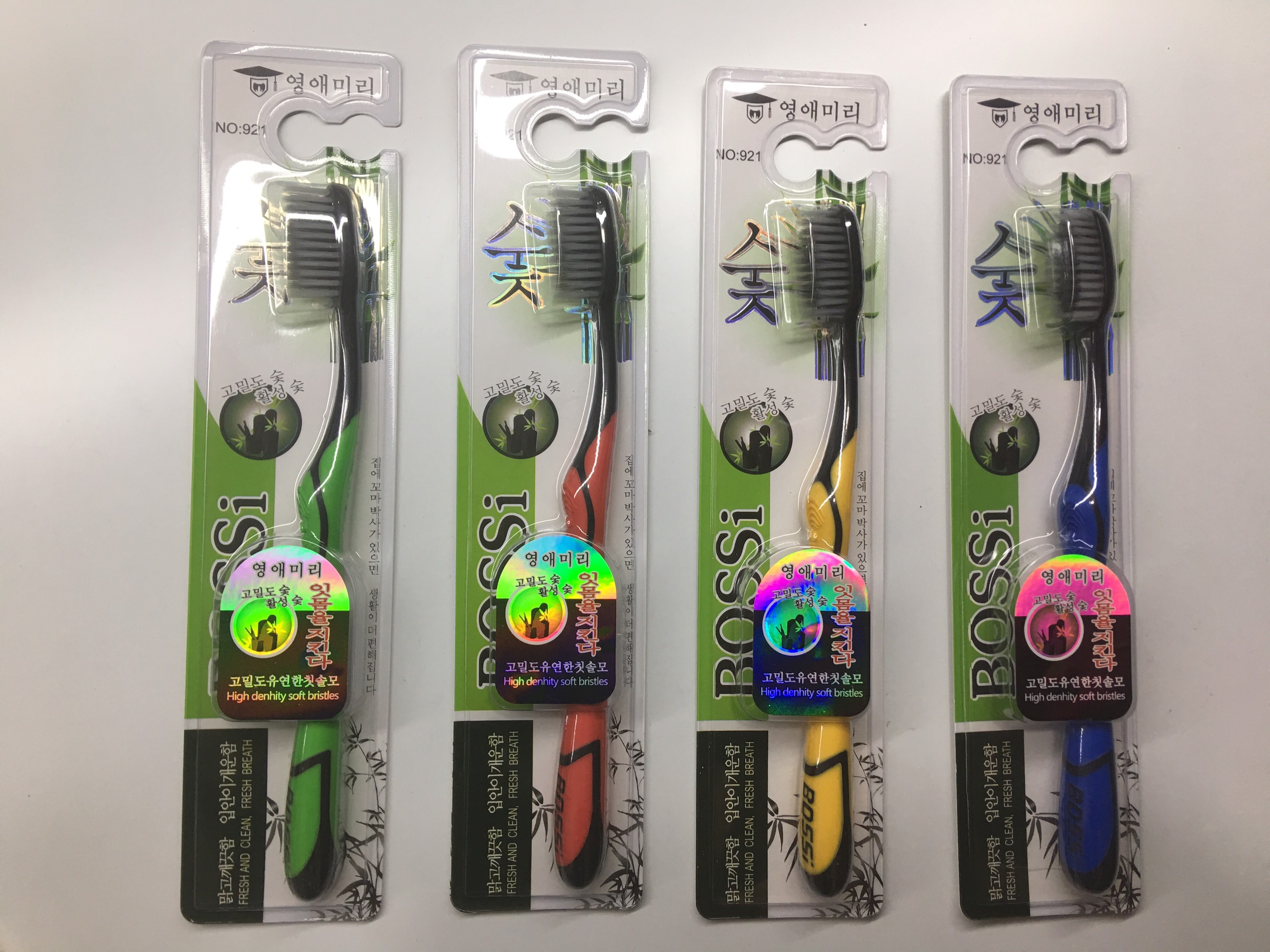 Combo 10 Chiếc Bàn Chải Đánh Răng Than Tre Hoạt Tính Hàn Quốc BOSSI NO921 (giao nhiều mầu)
