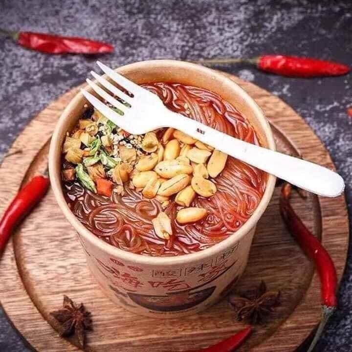 Miếng chua cay trùng khánh siêu ngon 1 thùng 6 hộp.