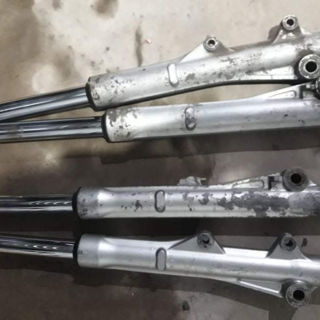 Phuột trước rs hay fu1 đĩa rin rã xe.còn nguyên xi.có trầy và bông sơn.