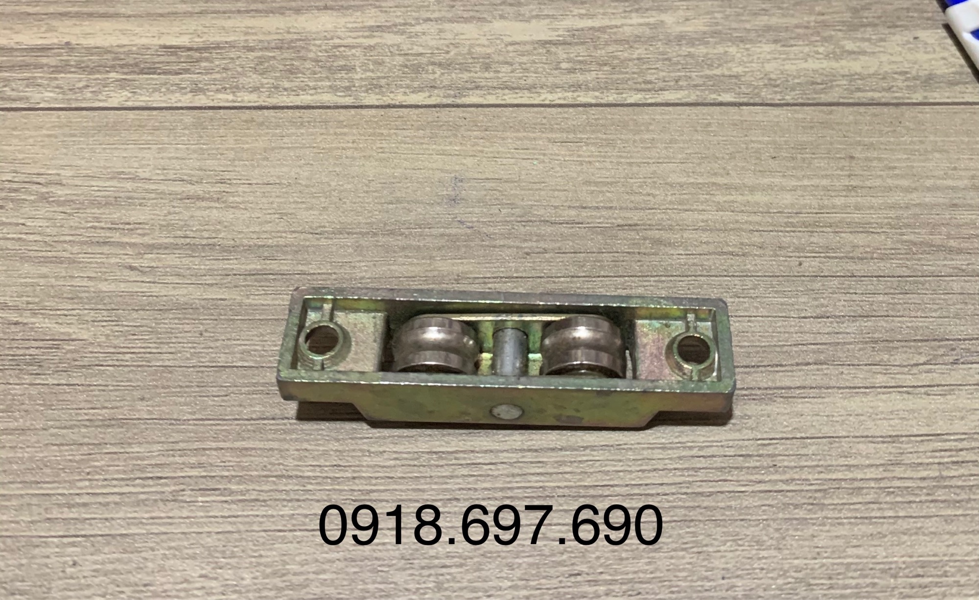 [HCM]Bánh xe đôi cửa nhựa lõi thép UPVC loại tốt