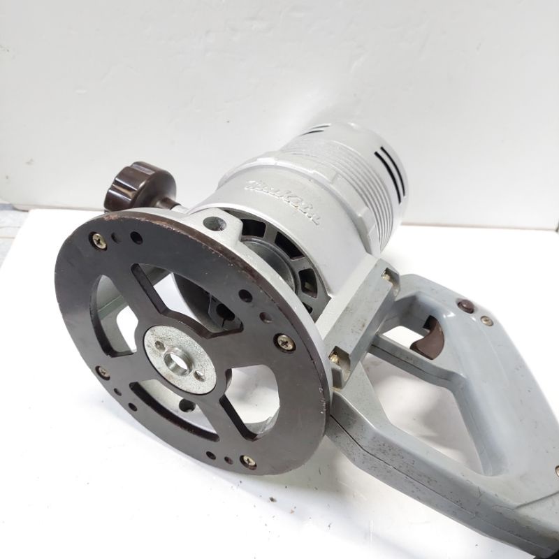 Máy phay gỗ makita nhật điện 100v mũi 12mm