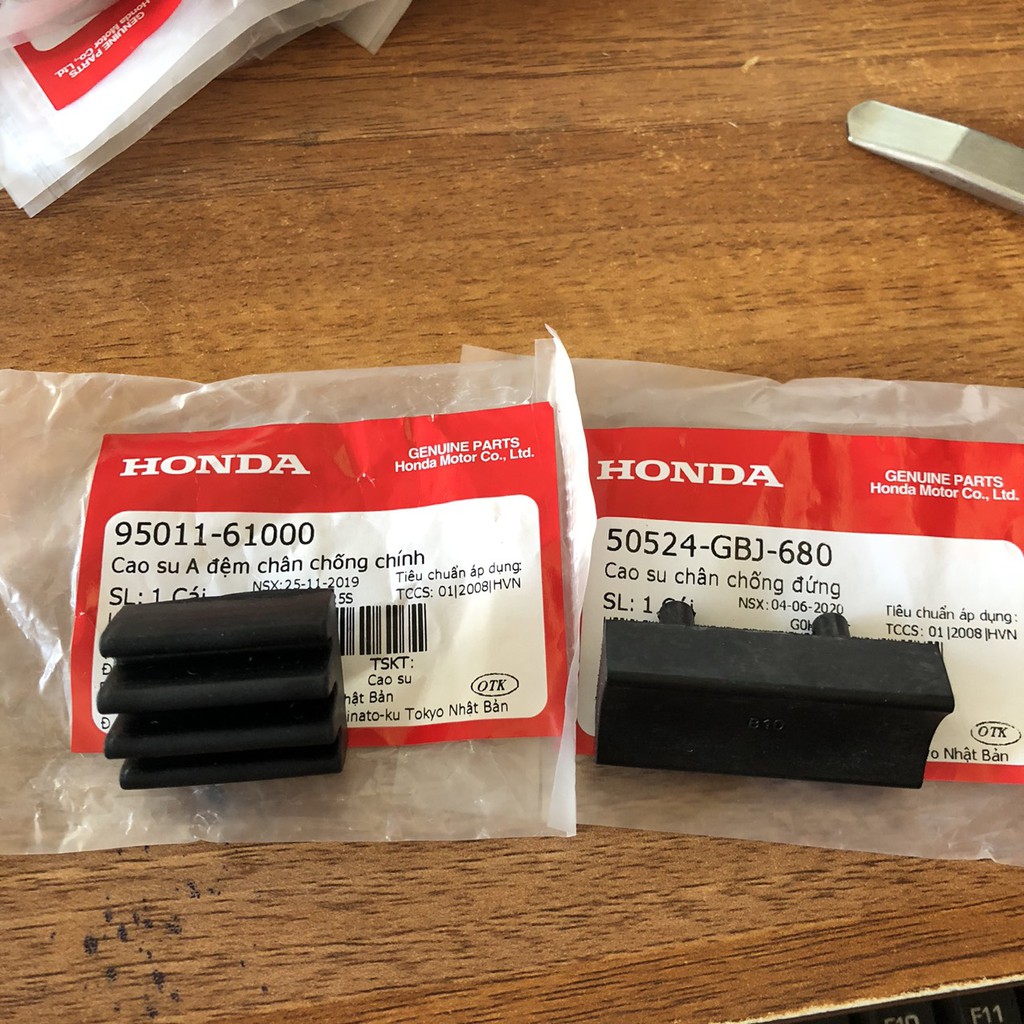 Cao su chân chống đứng