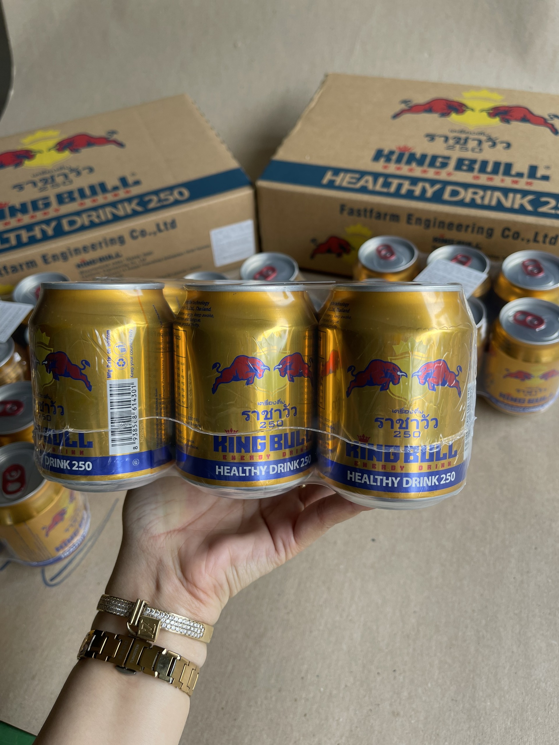 Lốc 6 lon x 250ml Nước tăng lực King Bull