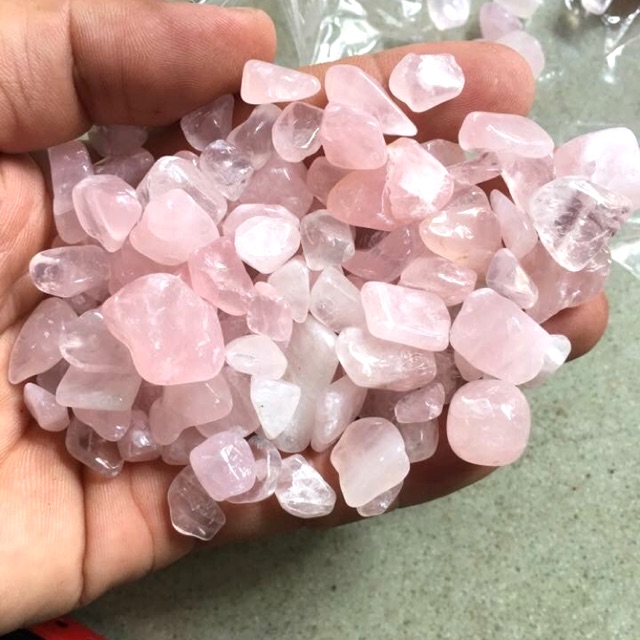 Đá Thạch Anh vụn Hồng tự nhiên 100% (1Kg)