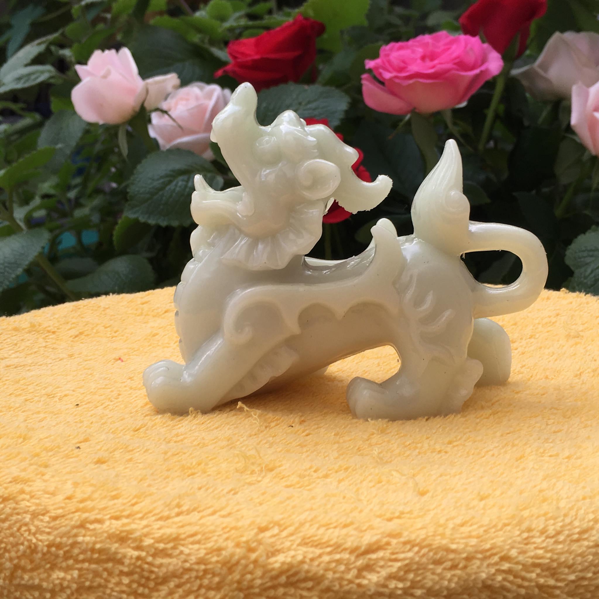 Tượng tỳ hưu màu trắng