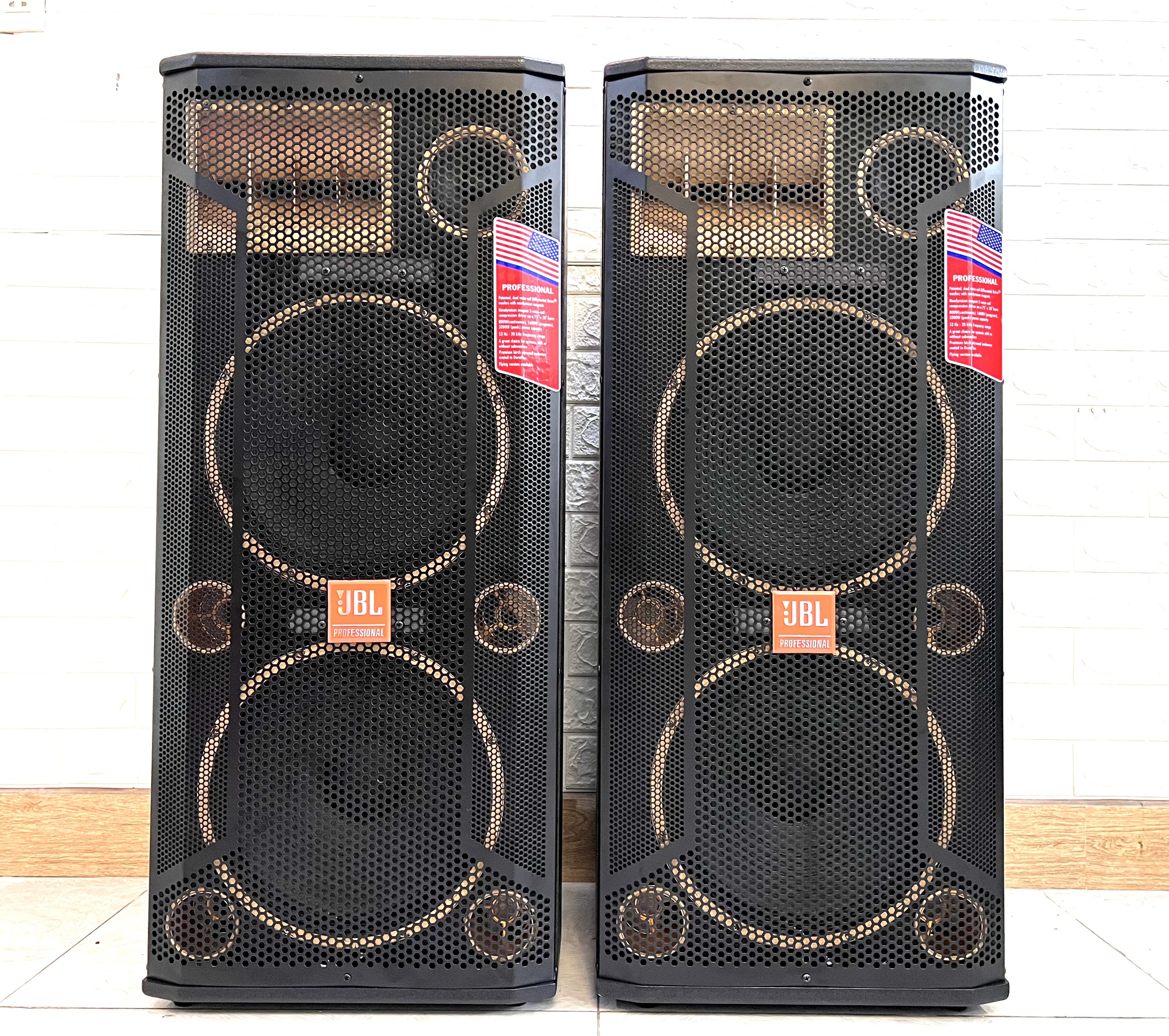 Loa đứng full đôi 30 thùng sơn cao cấp 2 bass đôi 30 và 1 loa mid 11,5 cùng 1 chép kèn array cao cấp