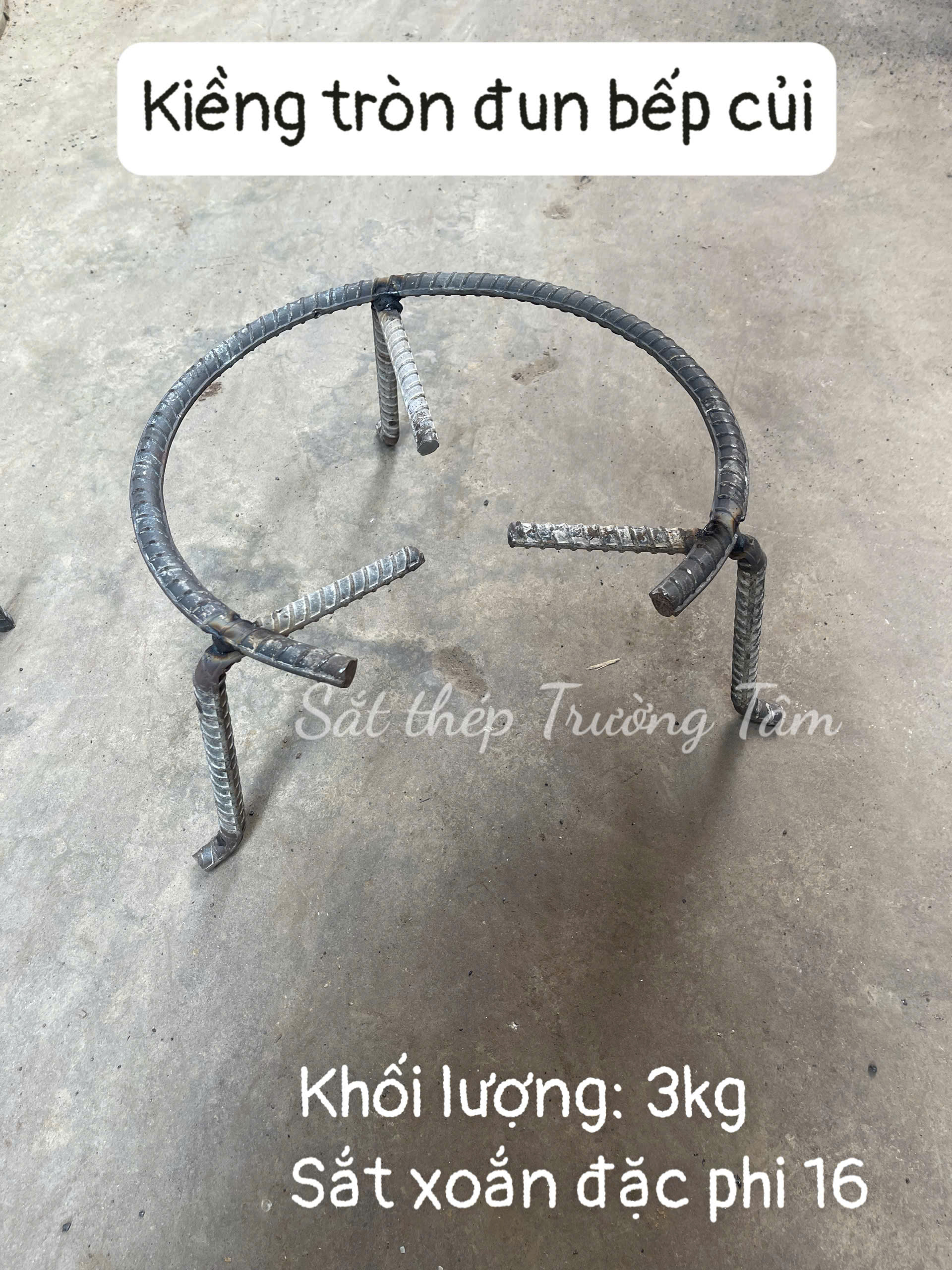 Kiềng Tròn 3 Chân Đun Củi Phục Vụ Đun Nấu Hằng Ngày, Đun Bánh Trưng Ngày Tết, Kích Thước Cao 24, Rộng 42, Sắt Xoắn Đặc Phi 16