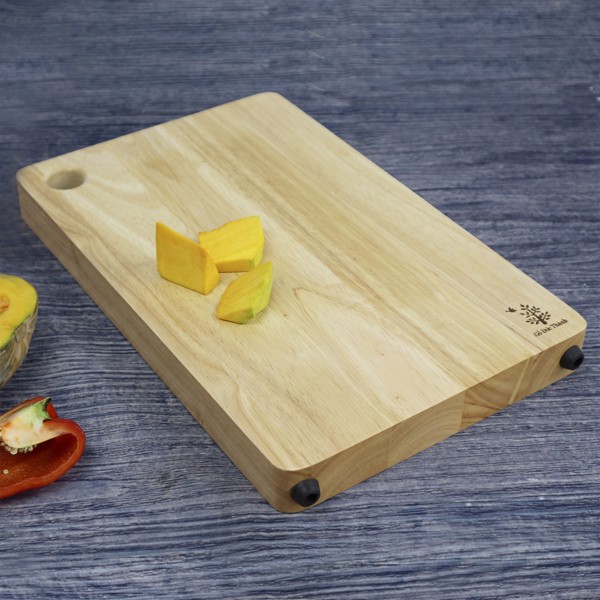 Thớt chữ nhật có lỗ treo, nhỏ, gỗ cao su mina shop q12, gỗ đức thành, 06471q12, thớt dày cao cấp, kt:31x21x3.3cm,