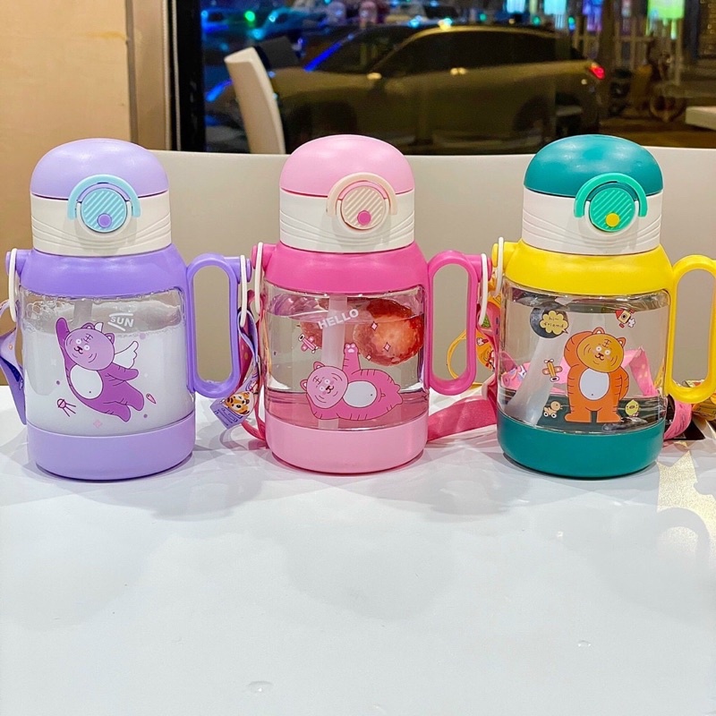 Sỉ bình nước 500ml cho bé mẫu mới 2022 có dây đeo và ống hút