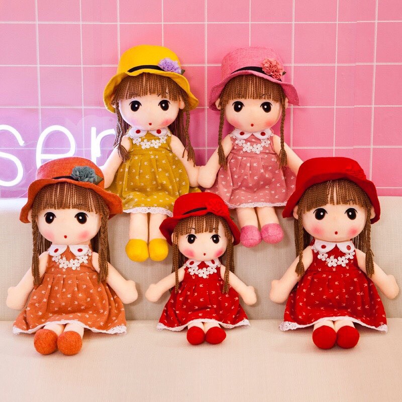 Búp bê nhồi bông dễ thương đội mũ xinh xinh