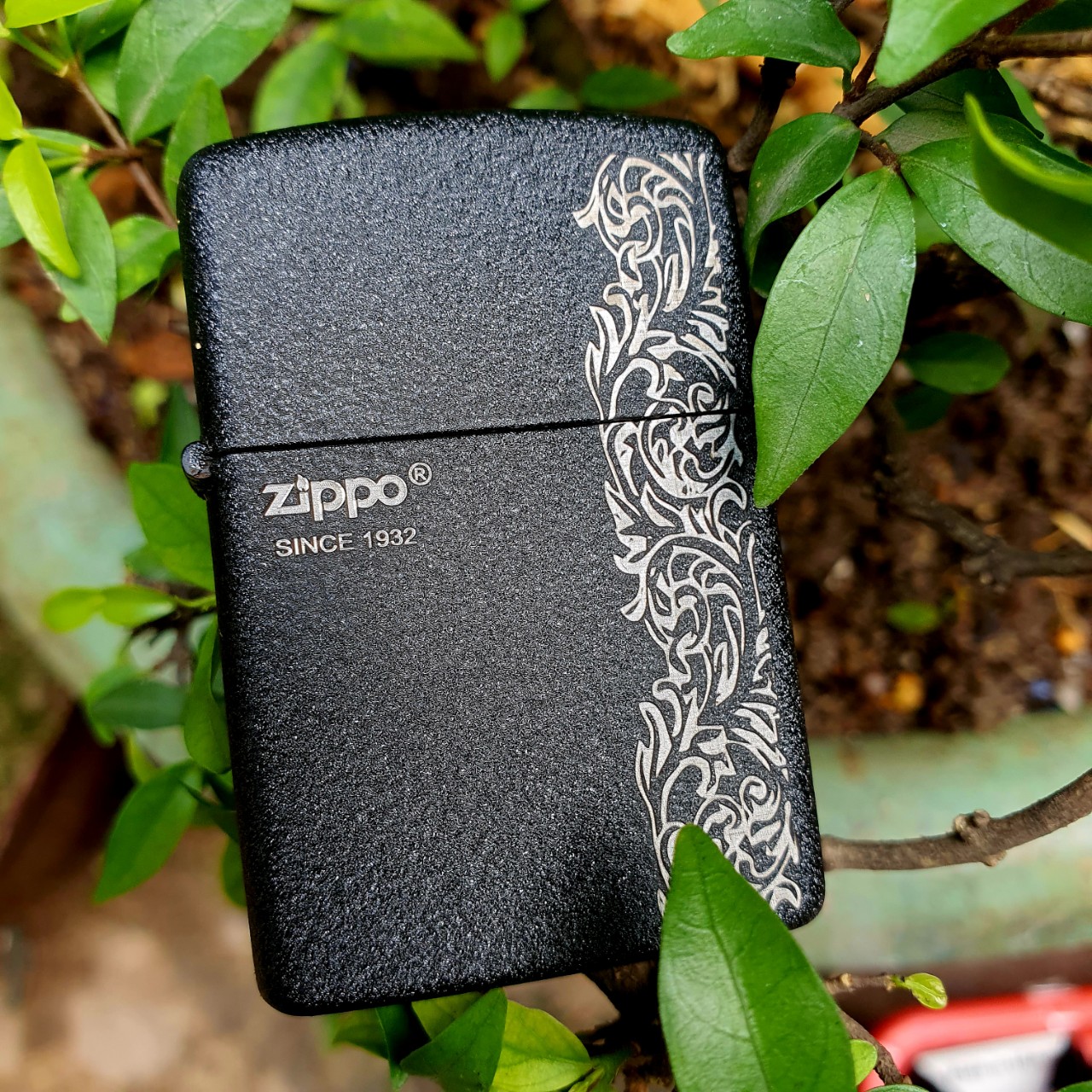 Bật Lửa Zippo Đen Nhám Hoa Văn Đời La Mã ( Có Hộp - Tặng Đá Bấc ) Hộp Quẹt Thích Hợp Làm Quà Sưu Tầm (KHÔNG XĂNG)