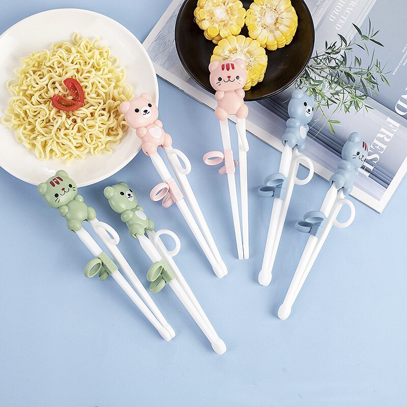 Đũa tập ăn, đũa tập gắp xỏ ngón hình gấu cho bé thuận tay phải D14