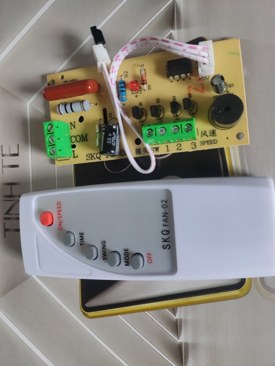 Sản phẩm Bộ mạch và điều khiển từ xa dành cho quạt bàn, quạt treo tường, quạt cây...biến quạt thường thành quạt điều khiển từ xa,