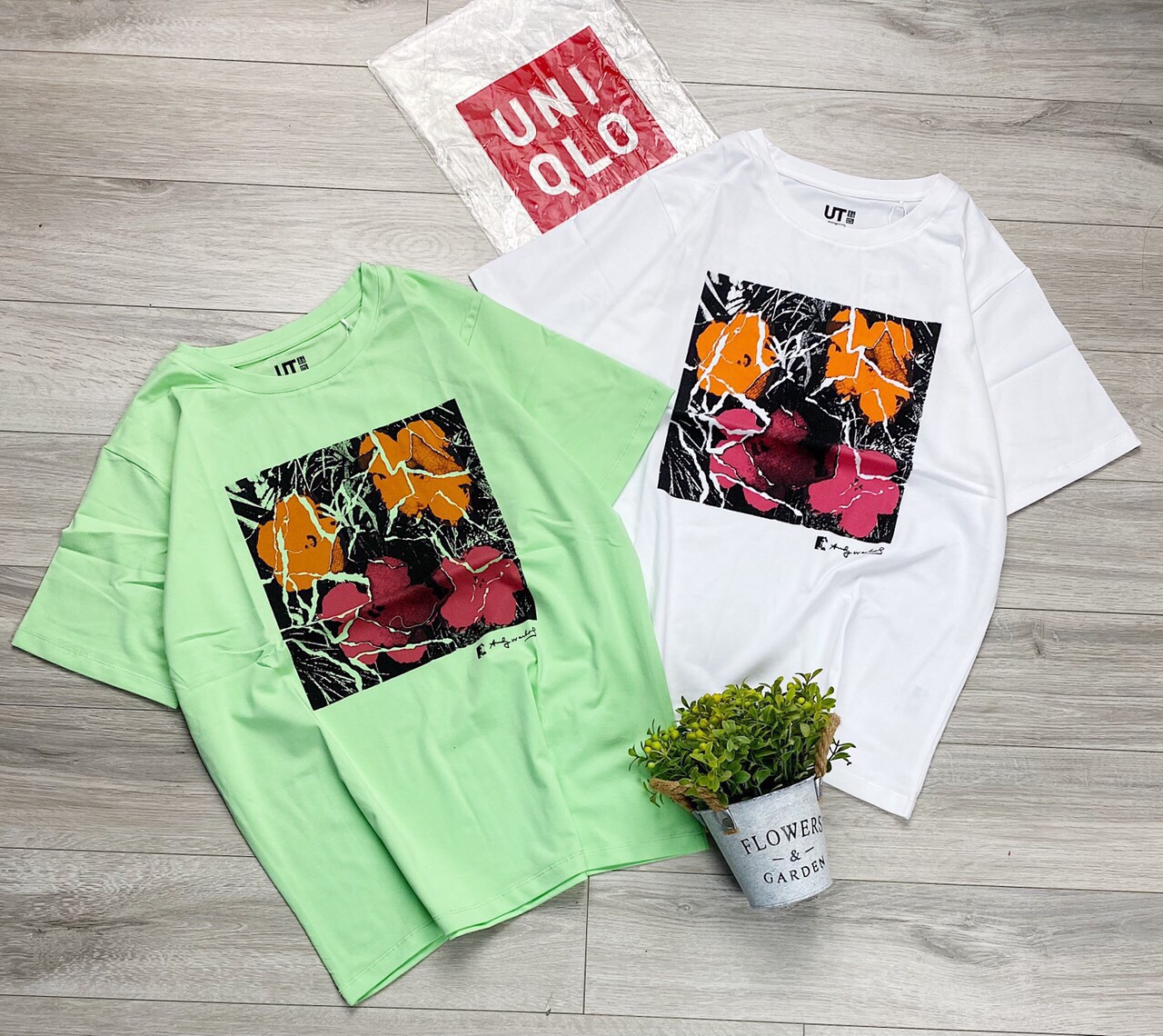 [HCM][Uniqlo] Áo Uniqlo hình hoa trước ngực- 2 màu xanh lá/ trắng