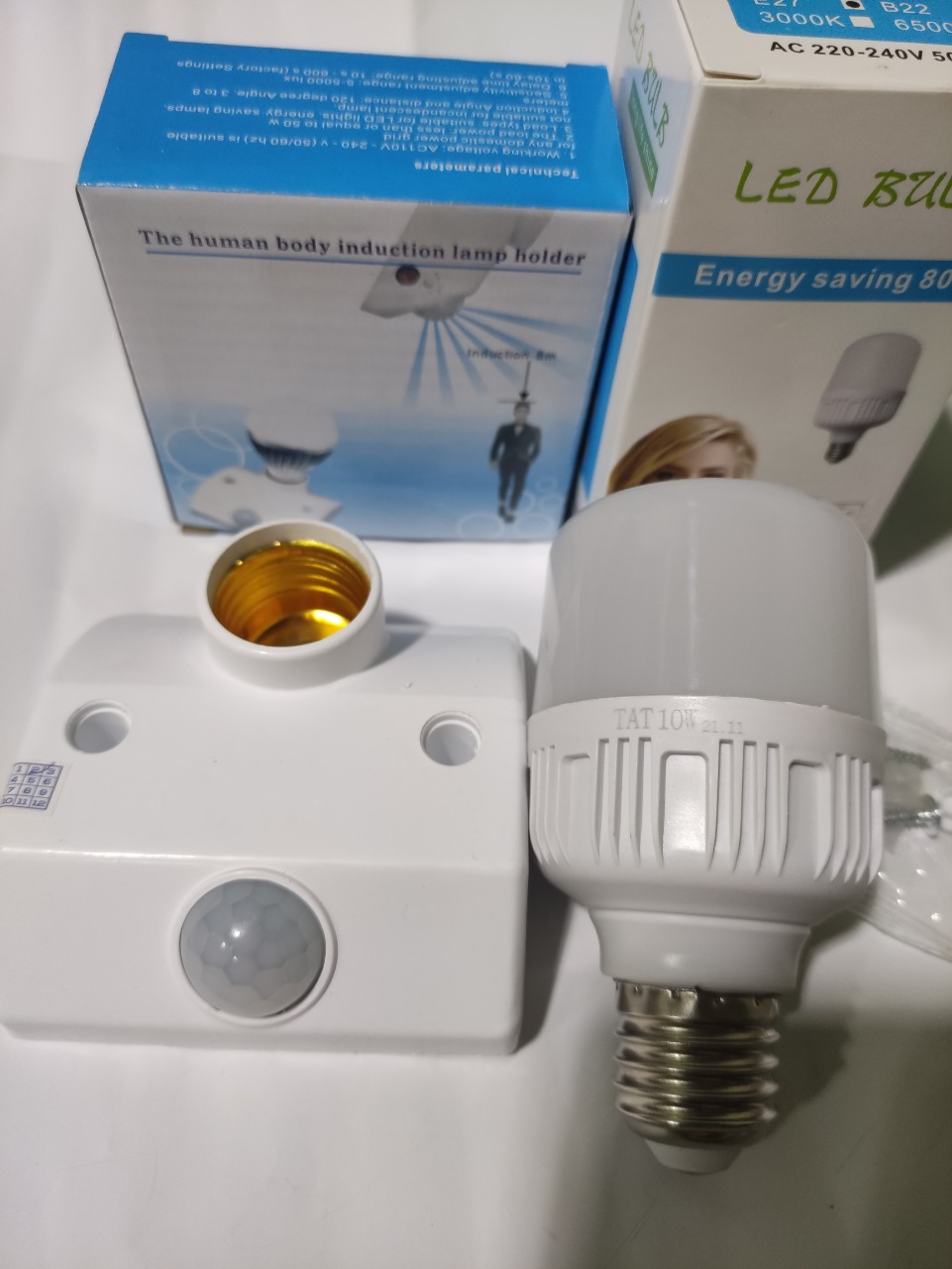 đui đèn cảm ứng kèm bóng trụ Led TAT