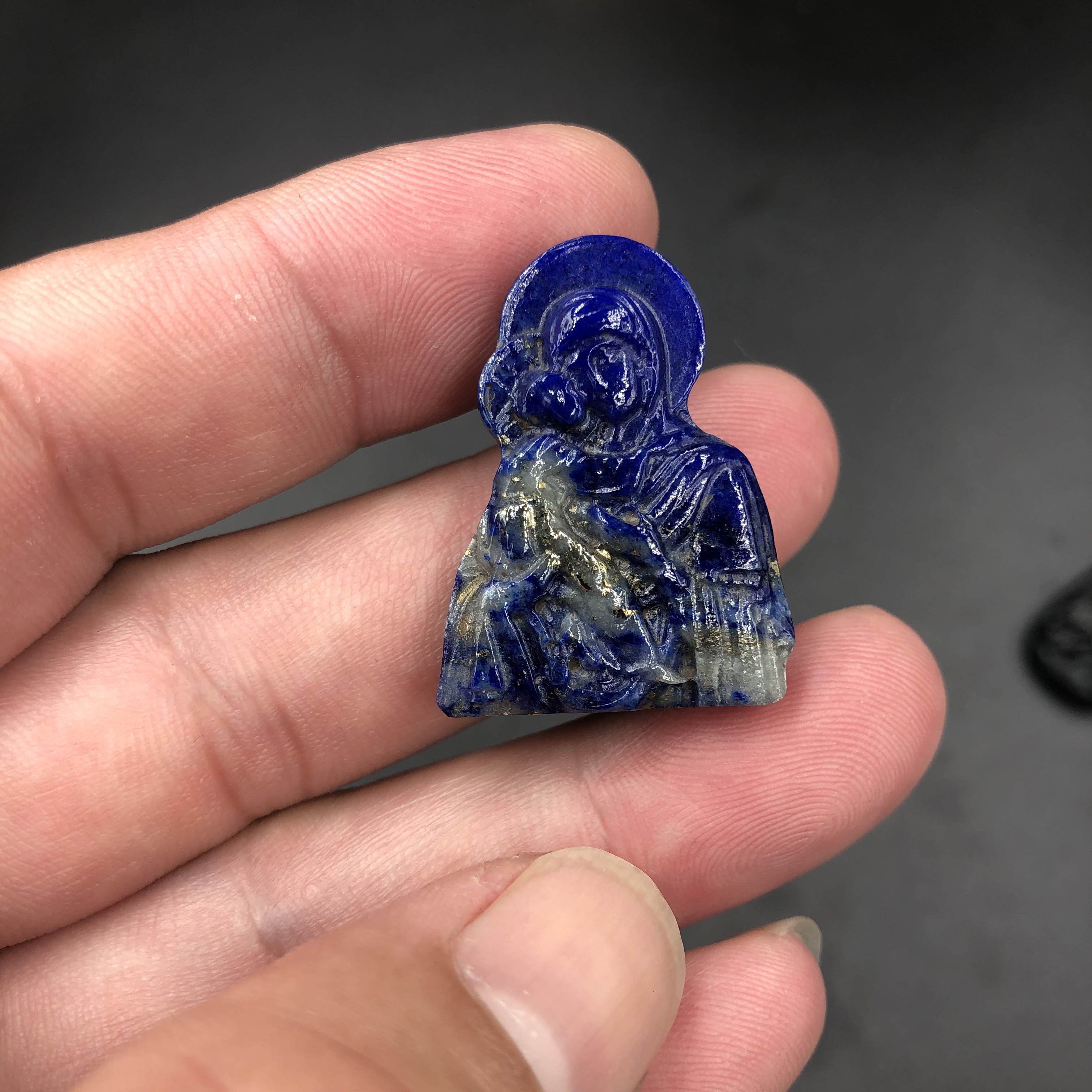 Mặt dây chuyền Đức Mẹ Hằng Cứu Giúp đá Lapis Lazuli CP367