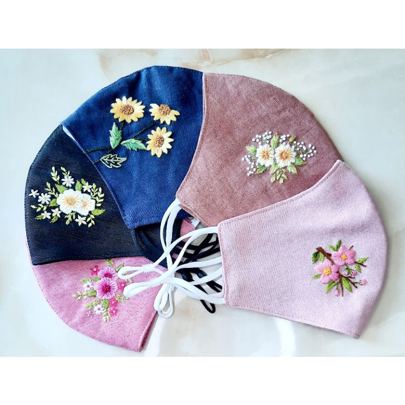 Khẩu trang linen thêu tay