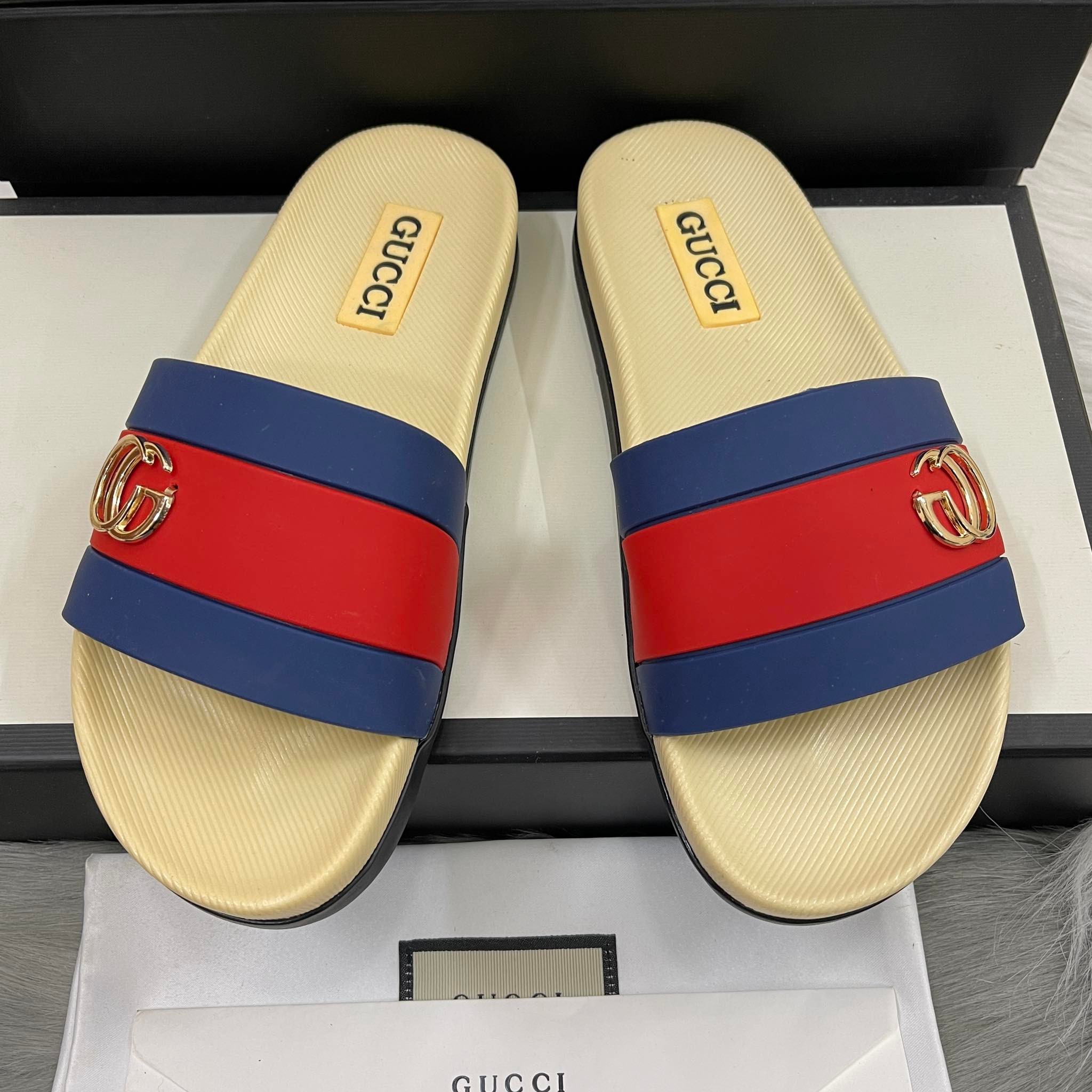 Dép đế kem quai tím xanh GG có logo nam