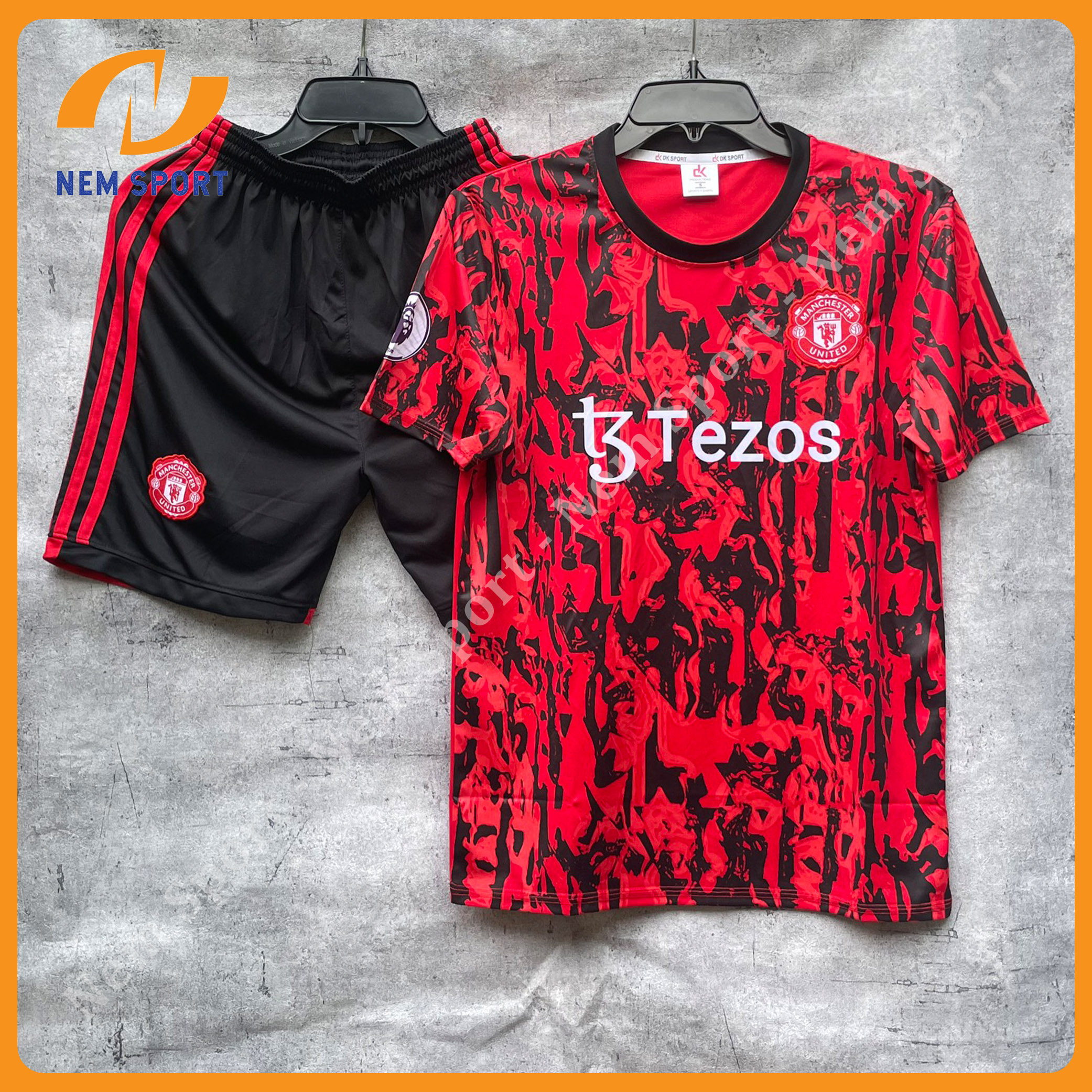 Quần áo đá bóng clb mu màu đỏ traning mùa giải 23/24