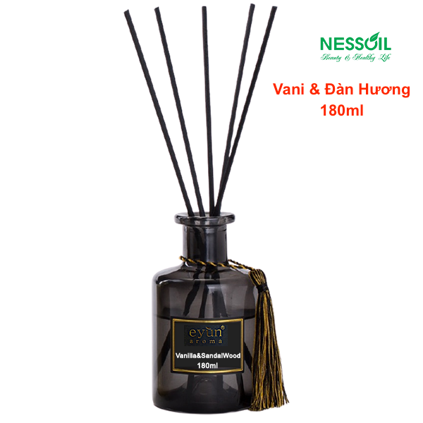 Bộ tinh dầu nước hoa thơm phòng hương Vani & Đàn Hương gồm 1 chai tinh dầu to 180ml + 1 bộ 5 que thấm hút tinh dầu