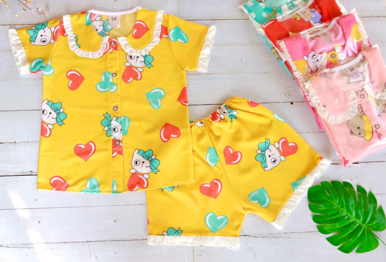 Set 2 đồ bộ bé gái pijama dễ thương được các bé gái yêu thích vải lụa cao cấp, mềm mại, thoáng mát, tốt cho da của bé từ 14-28kg